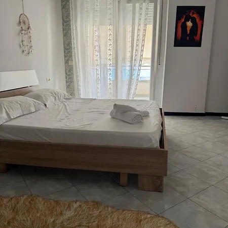 Апартаменты Store Lungo Mare 1 Влёра